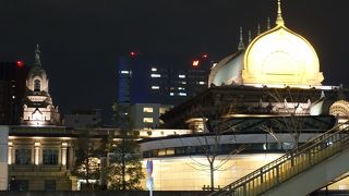 お寺らしくない外観が特徴です