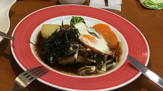 住宅街にあるビュッフェレストラン。