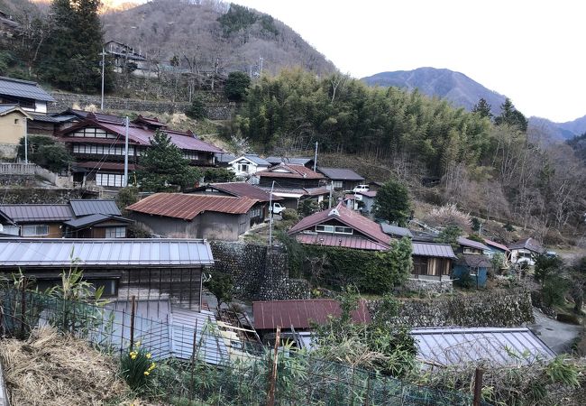 山間の静かな集落