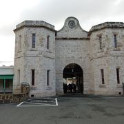 １９９１年まで使われていた街中の刑務所