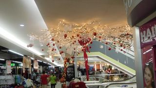 クリスマスの飾り付けはとてもきれいでした。