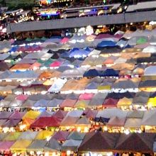 ラチャダー鉄道市場