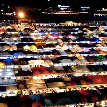 ラチャダー鉄道市場
