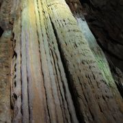 秋芳洞最大の鍾乳石です