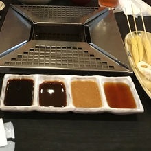 具材とフライヤー、ソース。