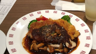 パンがおいしい洋食屋さん。