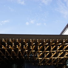 人が多すぎて、全体が撮れません