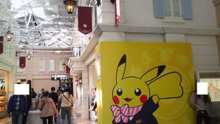 CA風の「CAピカチュウ」など空港限定品もあり