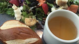 ドッグ可、だけど静かで居心地よいです。