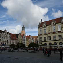 とても人が多い広場でした