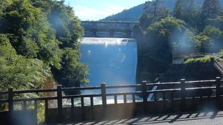 奥多摩湖を創造主