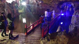 カラフルな洞窟