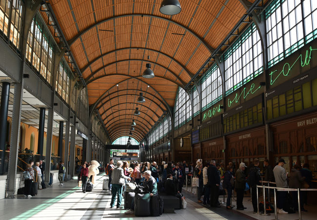 駅舎の建物としてポーランド屈指の規模