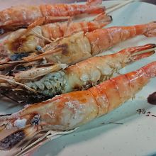 釣ったエビは塩焼きで