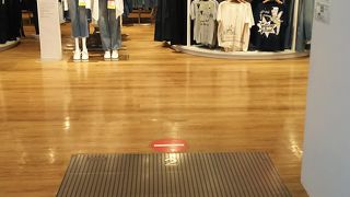 ビックカメラとユニクロとＧＵ