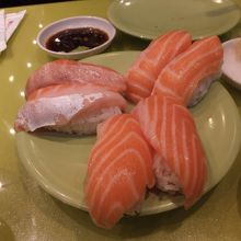 握りたてサーモントリプル、美味しいです。