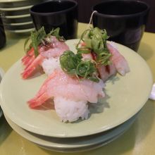 握りたてホタテ甘えび、美味しいです。