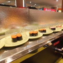 台湾回転寿司”争鮮”新店 お寿司が回っています