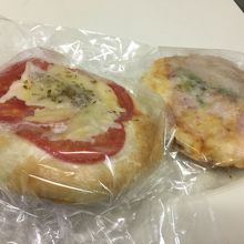 フォカッチャポモドーロとパンアラピザ