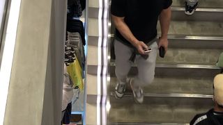 芸能人にも遭遇できる店!?