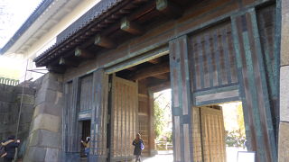 重厚感のある立派な門