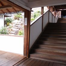 部屋から部屋へ移動する際の雰囲気です。