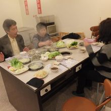 冠順日式しゃぶしゃぶ鍋 食事風景