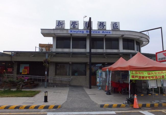 大きなサービスエリアで、魚のスープと魚のお粥を食べました。いけます。