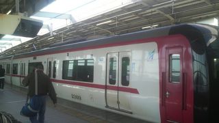 空港からの帰宅客でかなり混むこともあります