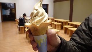 しょうゆソフトクリームとせんべい焼き体験 （ヤマサ醤油 しょうゆ味わい体験館）
