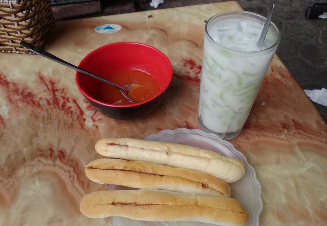 Che Thai & Banh Mi Cay