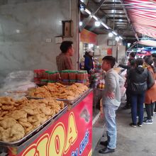 市場で売られているチャームック