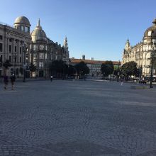 市庁舎南側のアリアードス通り付近