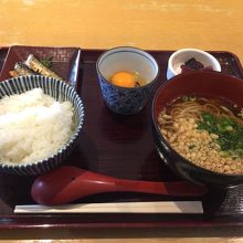 名古屋コーチンの卵かけご飯とお蕎麦セット