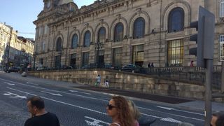 サン・ベント駅付近から東へ延びる通り