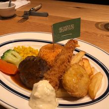 下の孫はお子様ランチです。