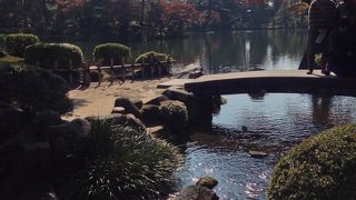 アーチ状の石の橋