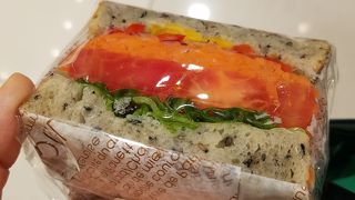 野菜たっぷりサンドイッチ