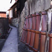 細い抜け道のようなルートが多く、地図がないと迷子になりそう