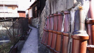 工房や窯の跡などレトロな雰囲気の中でそぞろ歩き