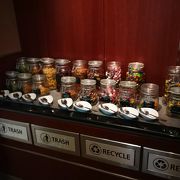 米国のラウンジにしてはまずまず