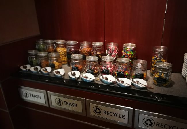 米国のラウンジにしてはまずまず