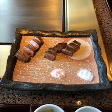 お肉はサーロインとヒレを半分ずつ