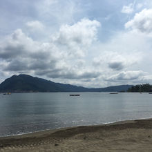 大飯発電所の裏手にある。