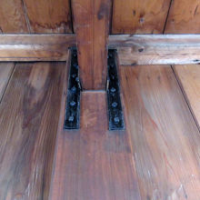 鉄製の補強材も使われていました