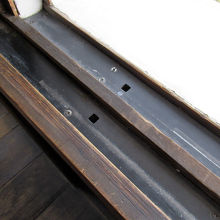 窓の敷居には水抜き、緻密な設計です