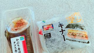 おにぎりを買う