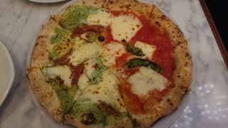 ピッツァの名店！