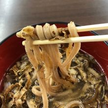 麺にごぼうが練り込んであります