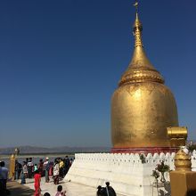 金ピカの仏塔